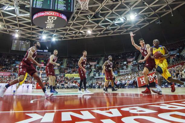 队在防守和 队在防守和