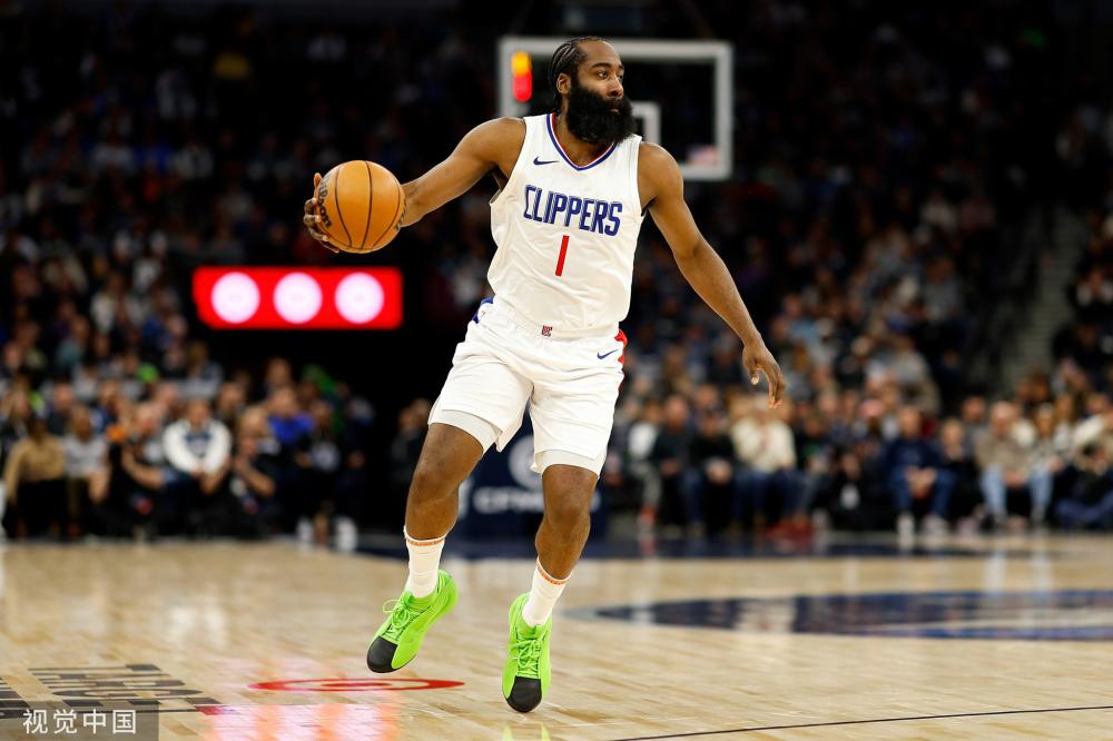 双方拼抢激 双方拼抢激