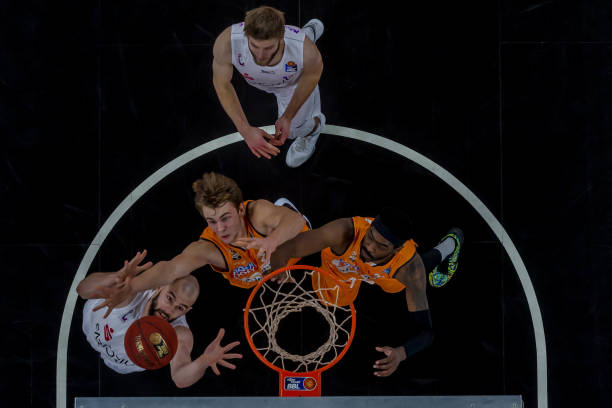 了更强的终 了更强的终